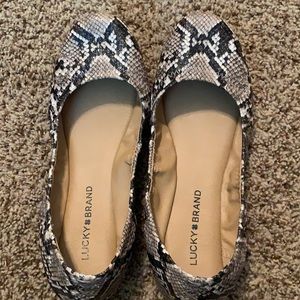 Lucky Flats Faux Alligator Size 8 1/2